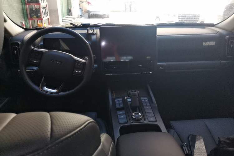 Used Haval H9 2024 2.4T Diesel 4x4 Extreme Edition Center Console