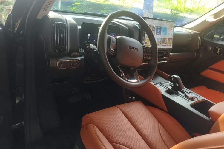 Used Haval H9 2024 2.0T Gasoline All-Wheel-Drive Extreme Edition Center Console