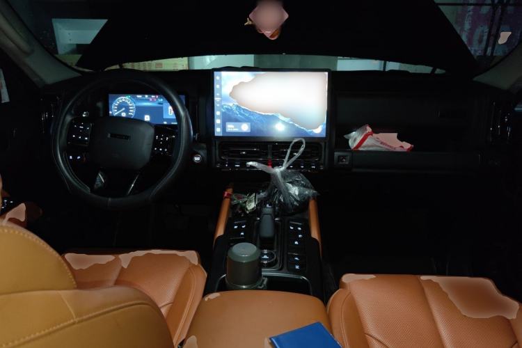 Used Haval H9 2024 2.0T Gasoline All-Wheel-Drive Extreme Edition Center Console