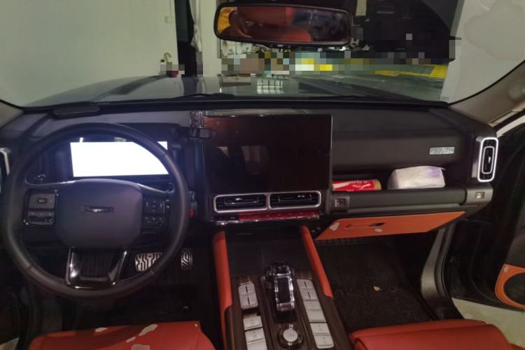 Used Haval H9 2024 2.0T Gasoline All-Wheel-Drive Extreme Edition Center Console