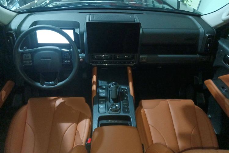 Used Haval H9 2024 2.0T Gasoline All-Wheel-Drive Extreme Edition Center Console