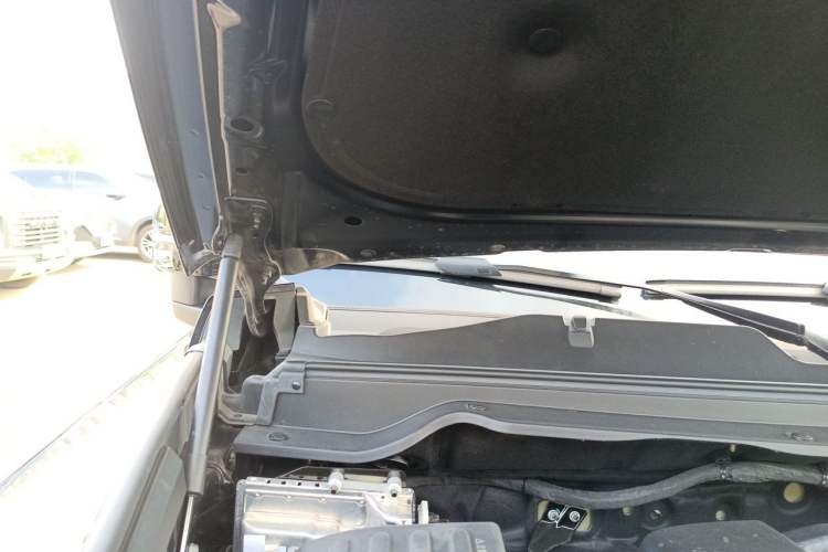 Used Haval H9 2024 2.0T Gasoline All-Wheel-Drive Extreme Edition Engine Bay Right