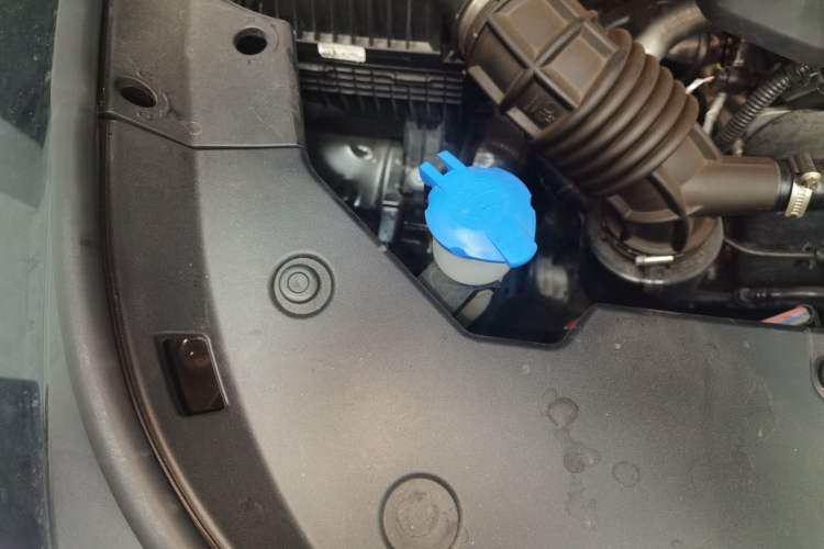 Used Haval H9 2024 2.0T Gasoline All-Wheel-Drive Extreme Edition Engine Bay Right