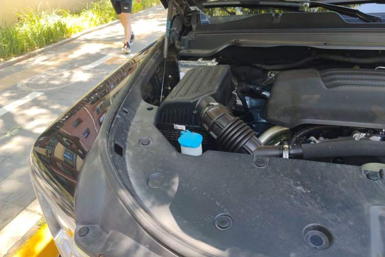 Used Haval H9 2024 2.0T Gasoline All-Wheel-Drive Extreme Edition Engine Bay Right