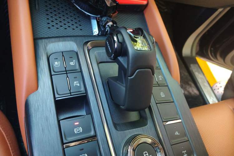 Used Haval H9 2024 2.0T Gasoline All-Wheel-Drive Extreme Edition Gear Lever