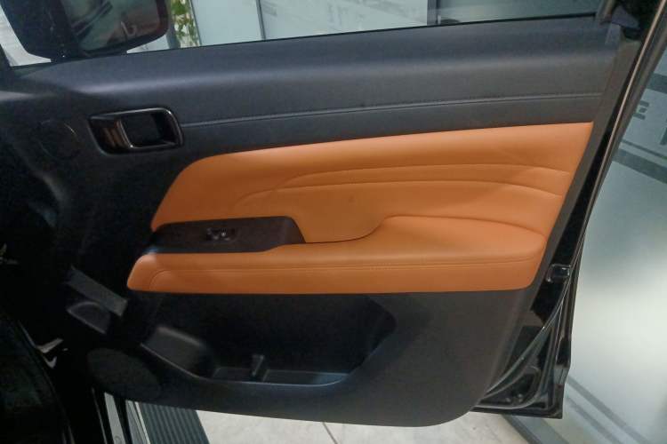 Used Haval H9 2024 2.0T Gasoline All-Wheel-Drive Extreme Edition Right Front Door Interior