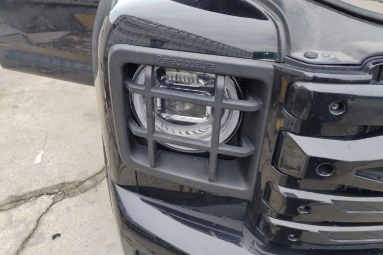 Used Haval H9 2024 2.0T Gasoline All-Wheel-Drive Extreme Edition Right Front Headlight