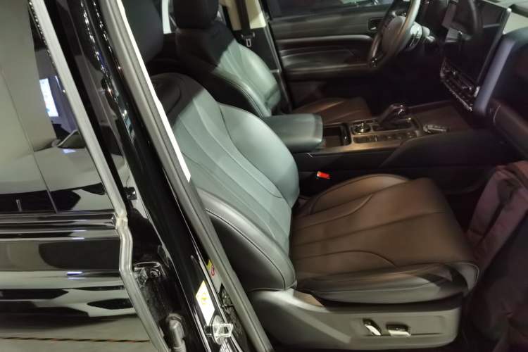 Used Haval H9 2024 2.4T Diesel 4x4 Territory Edition Right Front Seat