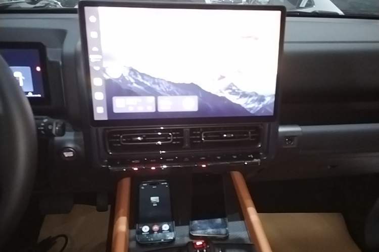 Used Haval H9 2024 2.0T Gasoline All-Wheel-Drive Extreme Edition Audio And AC Panel
