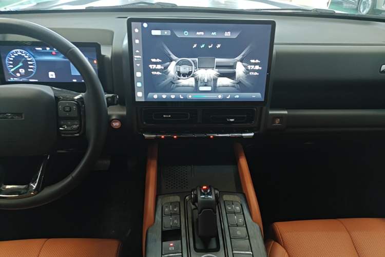 Used Haval H9 2024 2.0T Gasoline All-Wheel-Drive Extreme Edition Audio And AC Panel