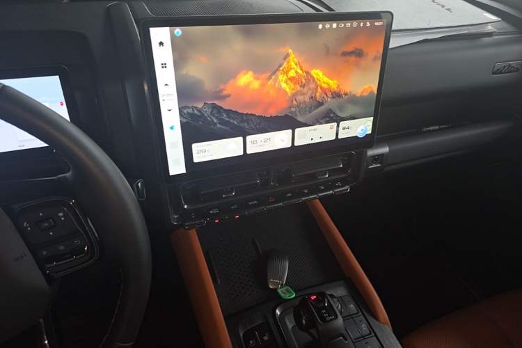 Used Haval H9 2024 2.0T Gasoline All-Wheel-Drive Extreme Edition Audio And AC Panel
