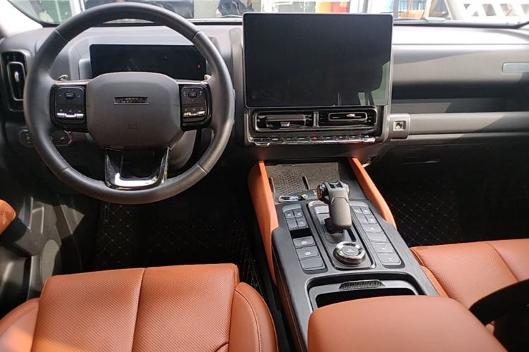 Used Haval H9 2024 2.0T Gasoline All-Wheel-Drive Extreme Edition Center Console