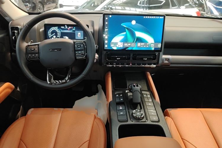 Used Haval H9 2024 2.0T Gasoline All-Wheel-Drive Extreme Edition Center Console
