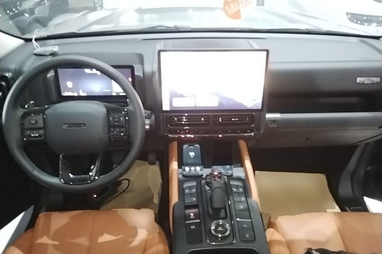 Used Haval H9 2024 2.0T Gasoline All-Wheel-Drive Extreme Edition Center Console