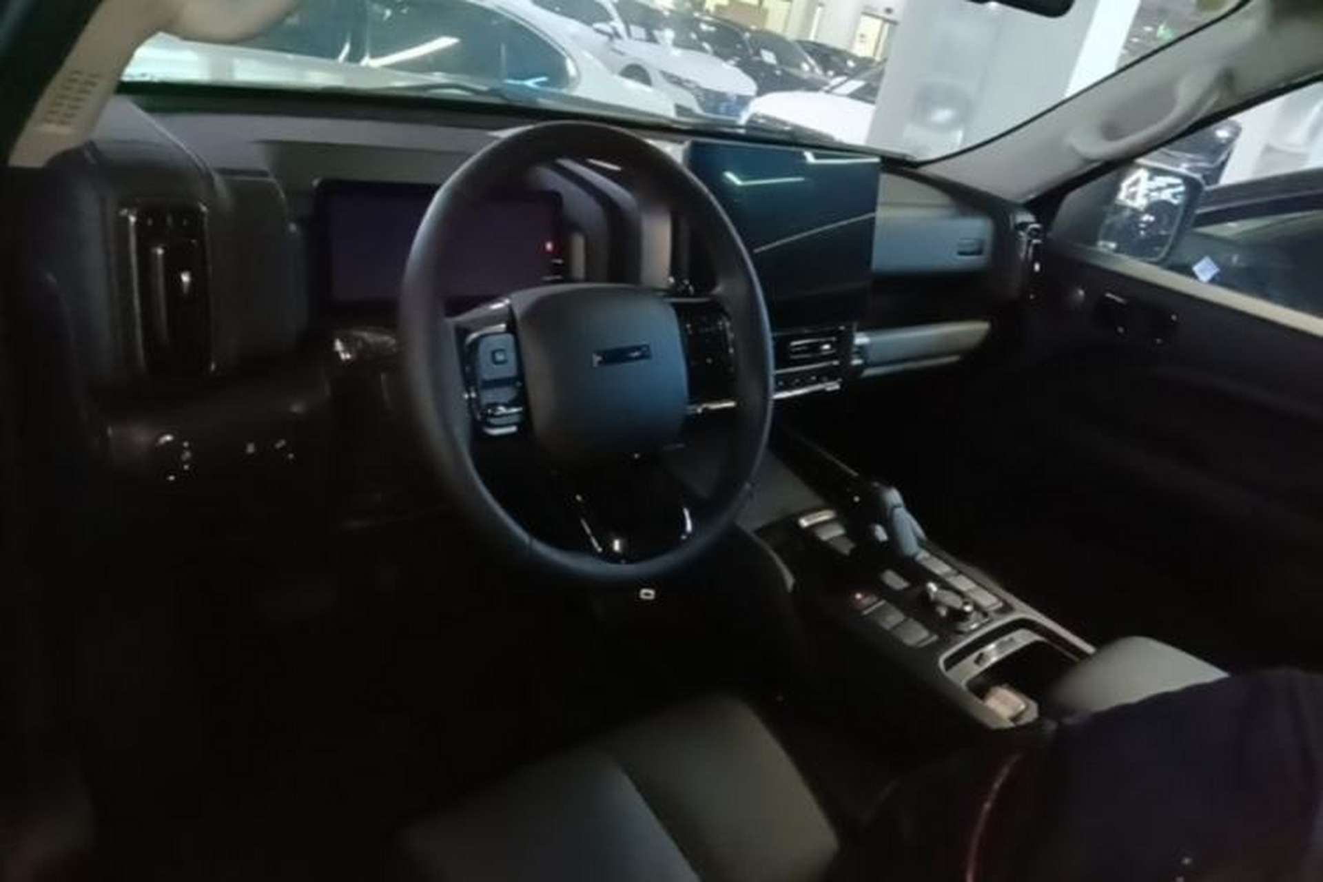 Used Haval H9 2024 2.0T Gasoline All-Wheel-Drive Extreme Edition Center Console