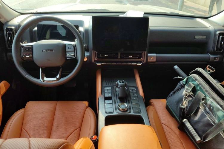 Used Haval H9 2024 2.0T Gasoline All-Wheel-Drive Extreme Edition Center Console