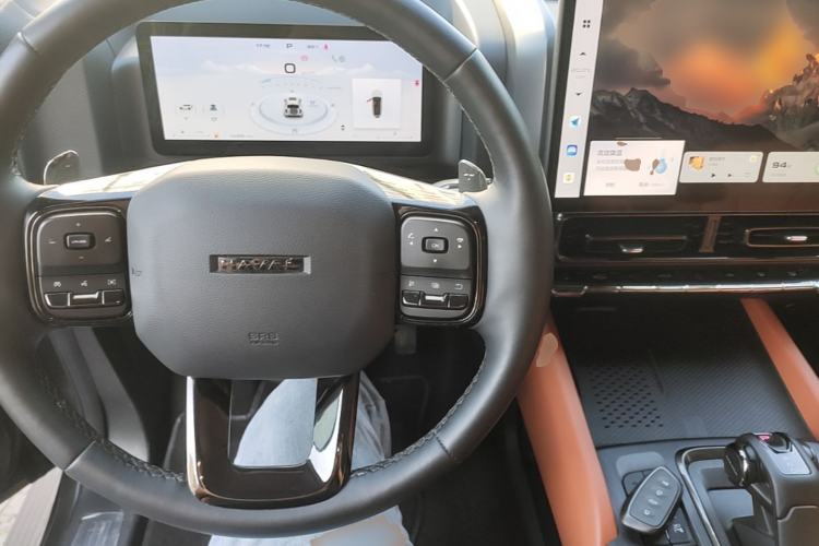 Used Haval H9 2024 2.0T Gasoline All-Wheel-Drive Extreme Edition Center Console