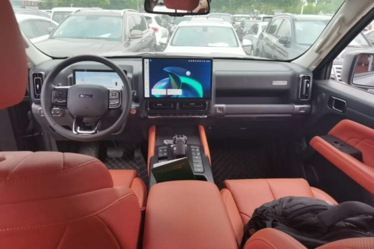 Used Haval H9 2024 2.0T Gasoline All-Wheel-Drive Extreme Edition Center Console