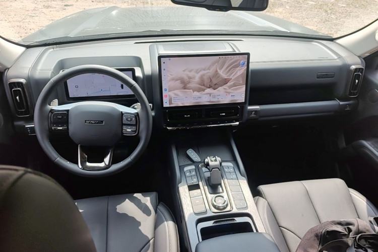 Used Haval H9 2024 2.0T Gasoline All-Wheel-Drive Extreme Edition Center Console
