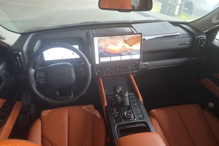 Used Haval H9 2024 2.0T Gasoline All-Wheel-Drive Extreme Edition Center Console