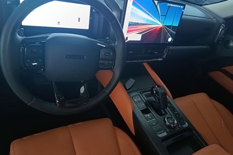 Used Haval H9 2024 2.0T Gasoline All-Wheel-Drive Extreme Edition Center Console