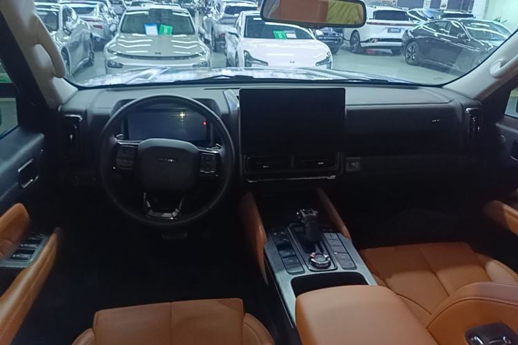 Used Haval H9 2024 2.0T Gasoline All-Wheel-Drive Extreme Edition Center Console