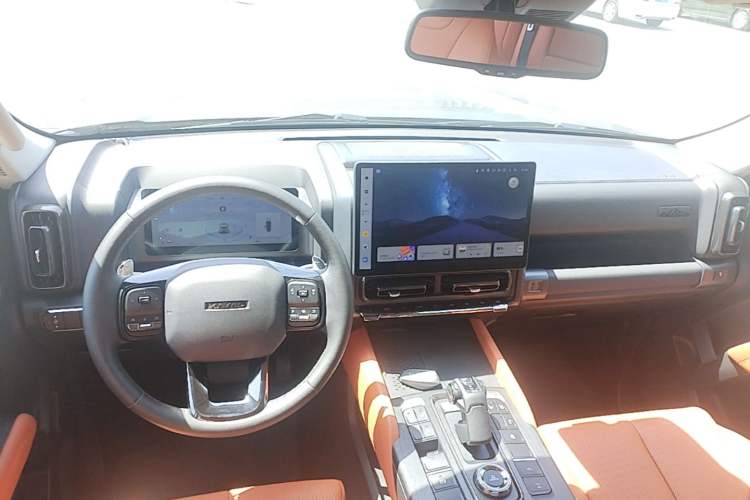 Used Haval H9 2024 2.0T Gasoline All-Wheel-Drive Extreme Edition Center Console