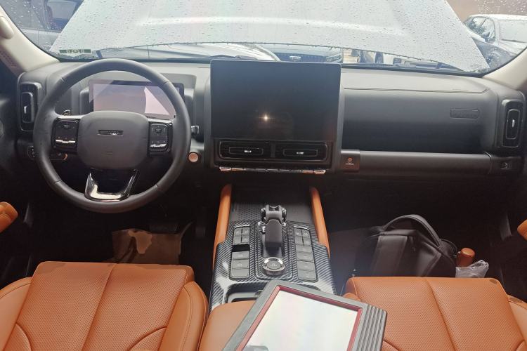 Used Haval H9 2024 2.0T Gasoline All-Wheel-Drive Extreme Edition Center Console
