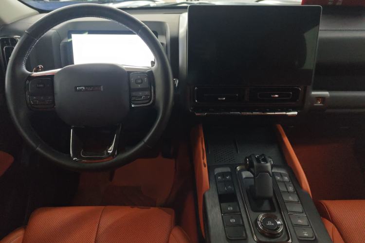 Used Haval H9 2024 2.0T Gasoline All-Wheel-Drive Extreme Edition Center Console