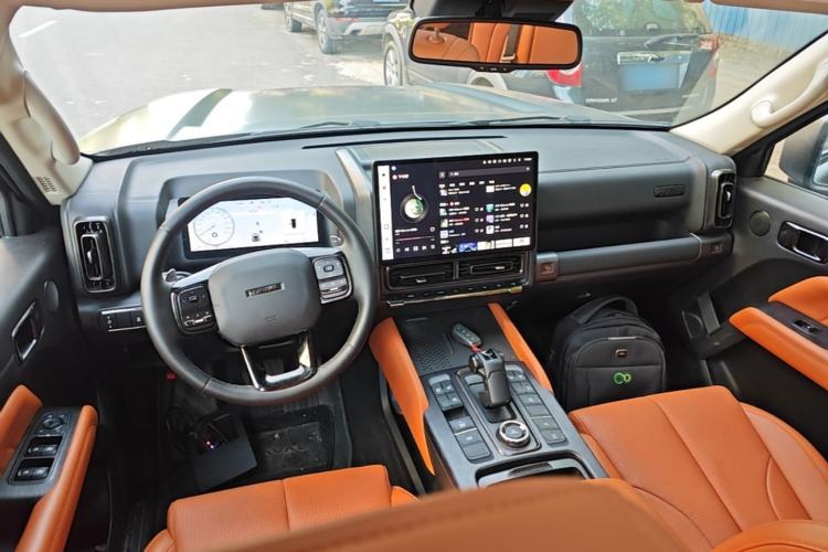 Used Haval H9 2024 2.0T Gasoline All-Wheel-Drive Extreme Edition Center Console