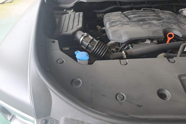 Used Haval H9 2024 2.0T Gasoline All-Wheel-Drive Extreme Edition Engine Bay Right