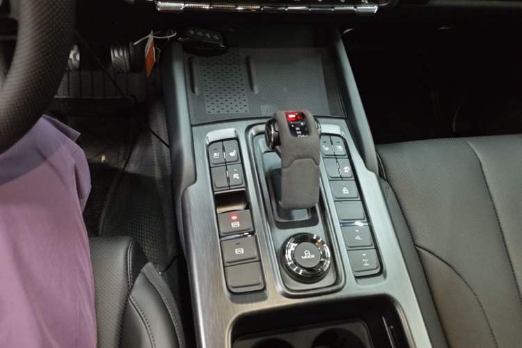 Used Haval H9 2024 2.0T Gasoline All-Wheel-Drive Extreme Edition Gear Lever