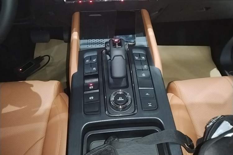 Used Haval H9 2024 2.0T Gasoline All-Wheel-Drive Extreme Edition Gear Lever