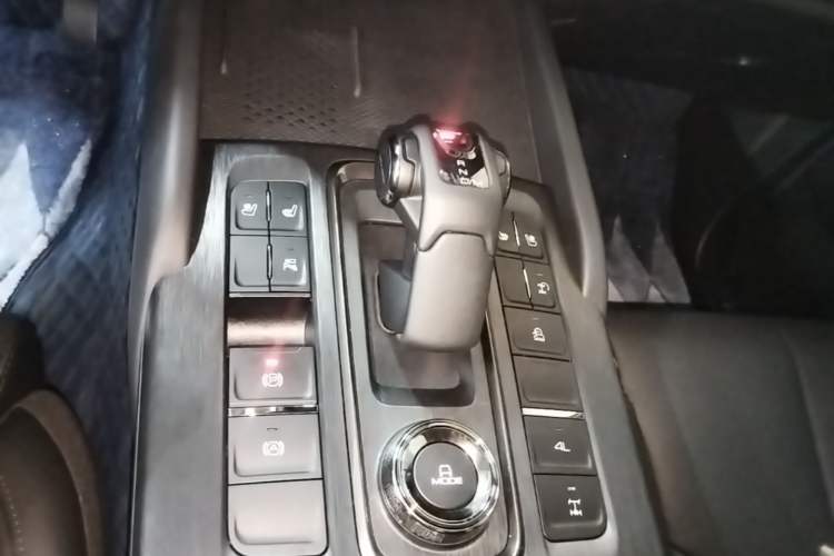 Used Haval H9 2024 2.0T Gasoline All-Wheel-Drive Extreme Edition Gear Lever