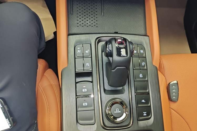 Used Haval H9 2024 2.0T Gasoline All-Wheel-Drive Extreme Edition Gear Lever