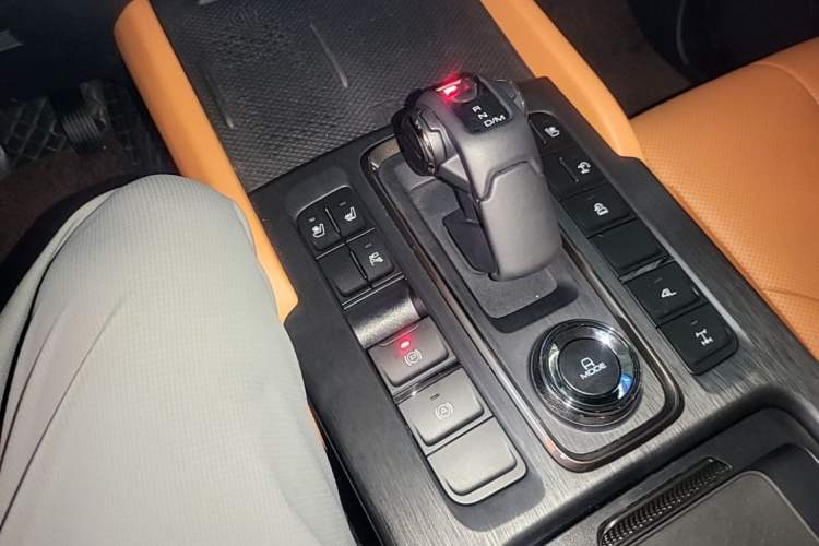 Used Haval H9 2024 2.0T Gasoline All-Wheel-Drive Extreme Edition Gear Lever