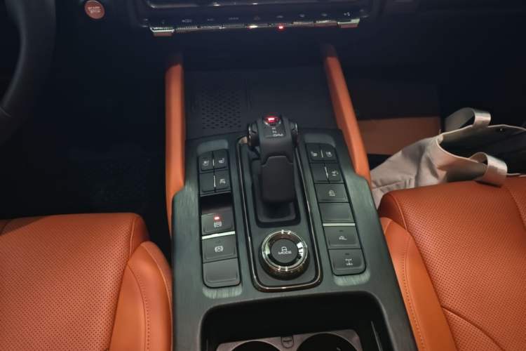 Used Haval H9 2024 2.0T Gasoline All-Wheel-Drive Extreme Edition Gear Lever