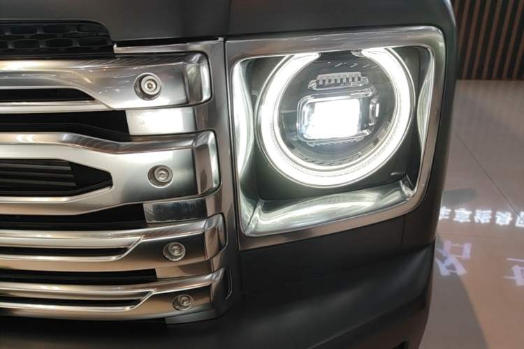 Used Haval H9 2024 2.0T Gasoline All-Wheel-Drive Extreme Edition Left Front Headlight