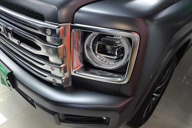 Used Haval H9 2024 2.0T Gasoline All-Wheel-Drive Extreme Edition Left Front Headlight