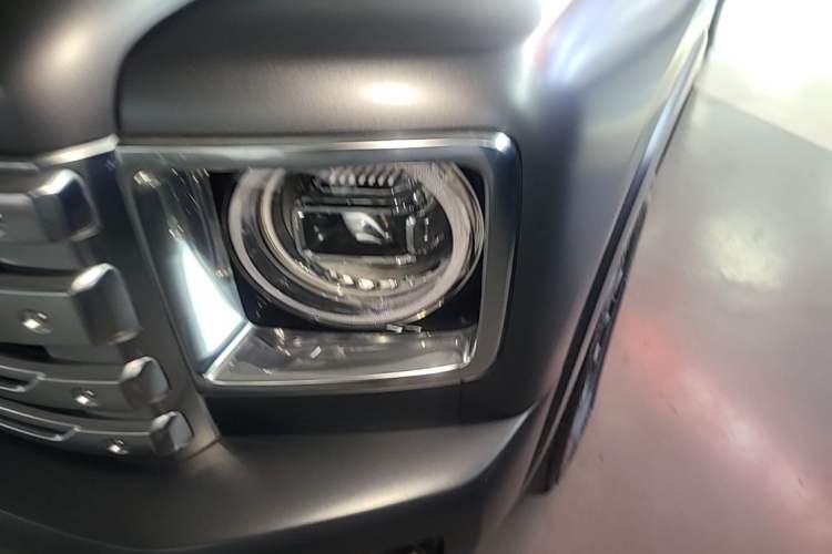 Used Haval H9 2024 2.0T Gasoline All-Wheel-Drive Extreme Edition Left Front Headlight