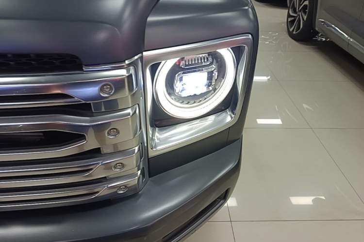 Used Haval H9 2024 2.0T Gasoline All-Wheel-Drive Extreme Edition Left Front Headlight