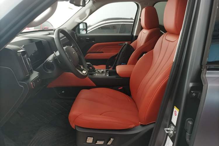 Used Haval H9 2024 2.0T Gasoline All-Wheel-Drive Extreme Edition Left Front Seat