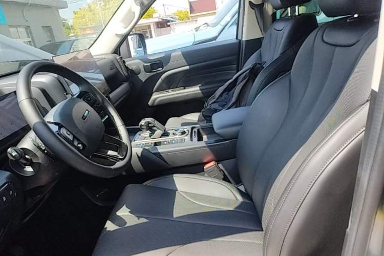 Used Haval H9 2024 2.0T Gasoline All-Wheel-Drive Extreme Edition Left Front Seat