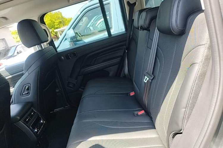 Used Haval H9 2024 2.0T Gasoline All-Wheel-Drive Extreme Edition Left Rear Seat