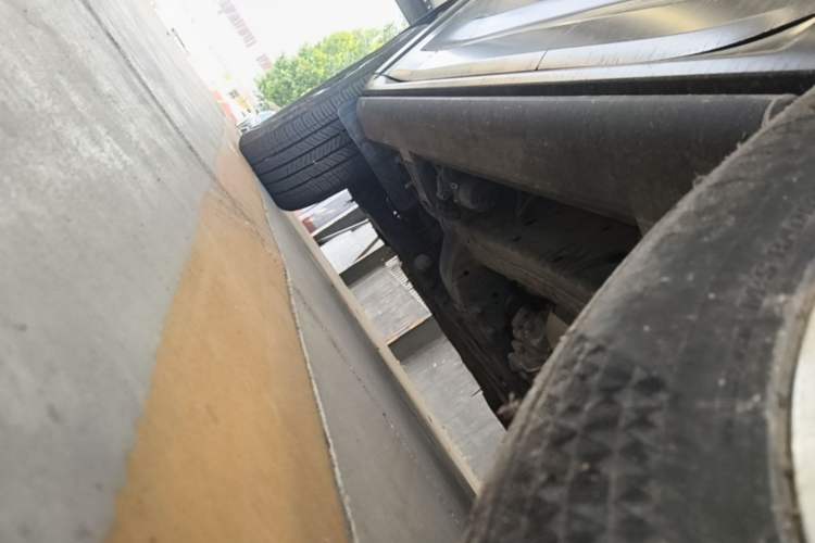 Used Haval H9 2024 2.0T Gasoline All-Wheel-Drive Extreme Edition Left Side Sill