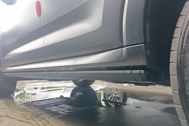Used Haval H9 2024 2.0T Gasoline All-Wheel-Drive Extreme Edition Left Side Sill