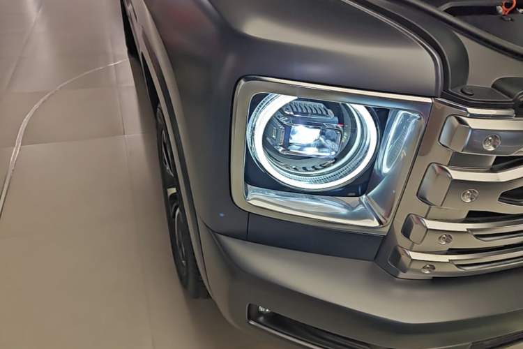 Used Haval H9 2024 2.0T Gasoline All-Wheel-Drive Extreme Edition Right Front Headlight