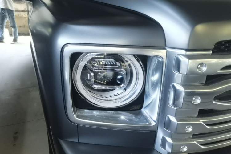 Used Haval H9 2024 2.0T Gasoline All-Wheel-Drive Extreme Edition Right Front Headlight