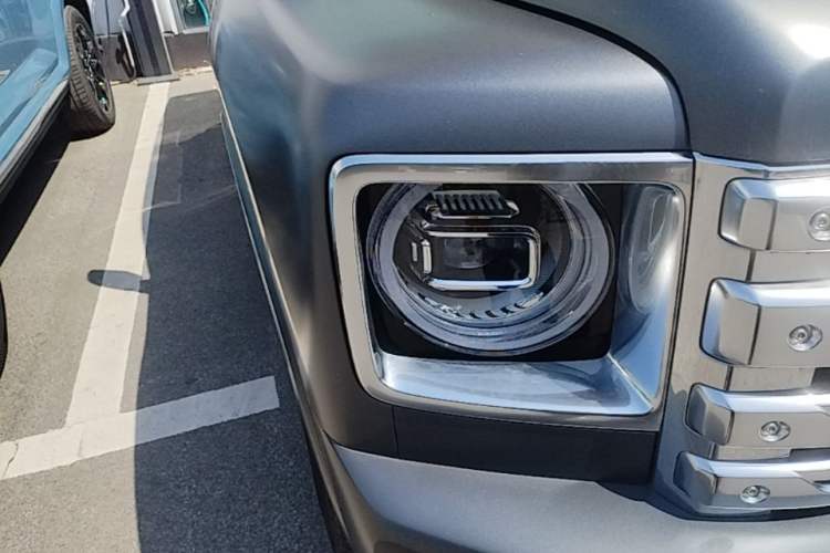 Used Haval H9 2024 2.0T Gasoline All-Wheel-Drive Extreme Edition Right Front Headlight