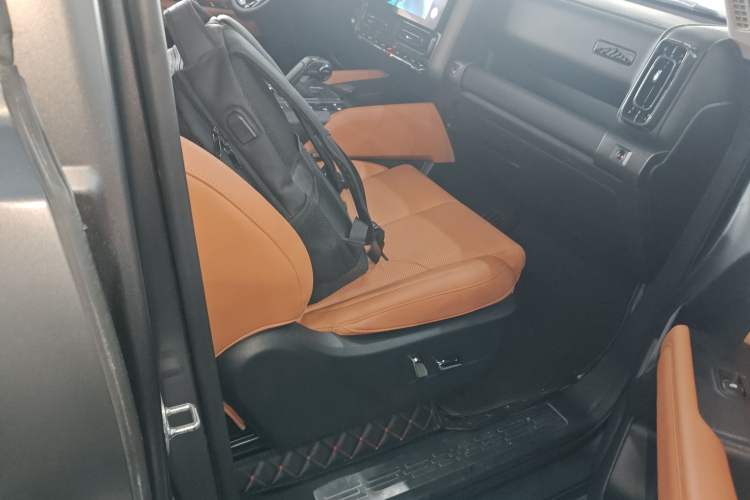 Used Haval H9 2024 2.0T Gasoline All-Wheel-Drive Extreme Edition Right Front Seat